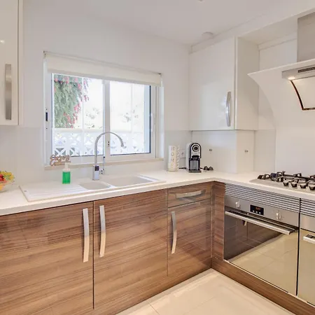 Charming 2bd 500mt Wi-fi Ac Pool Apartment