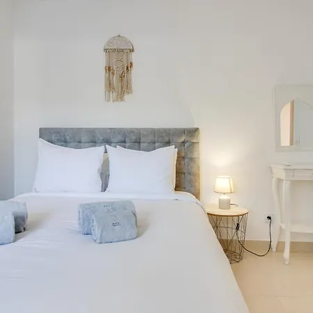 Charming 2bd 500mt Wi-fi Ac Pool Apartment